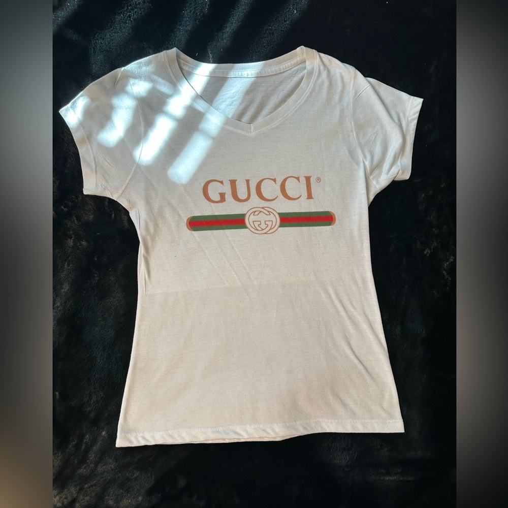 Woman’s V neck